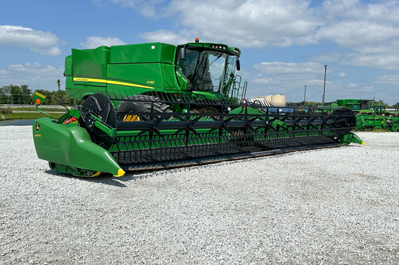 2018 John Deere 645FD Header Combine