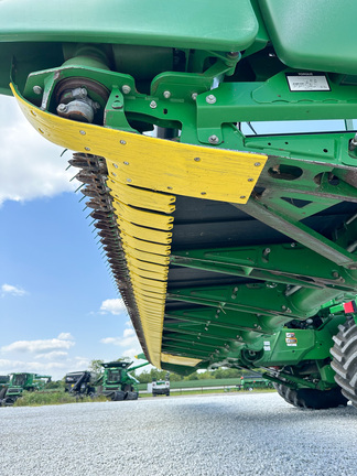 2018 John Deere 645FD Header Combine