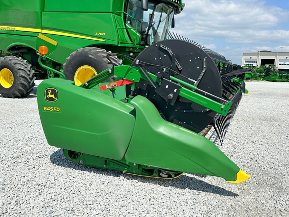 2018 John Deere 645FD Header Combine