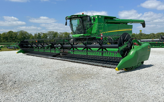 2018 John Deere 645FD Header Combine