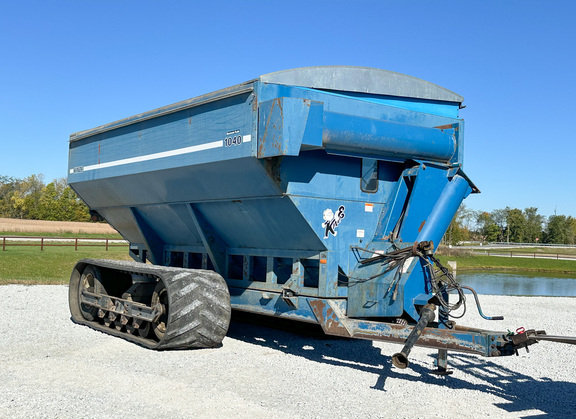 1996 Kinze 1040 Grain Cart