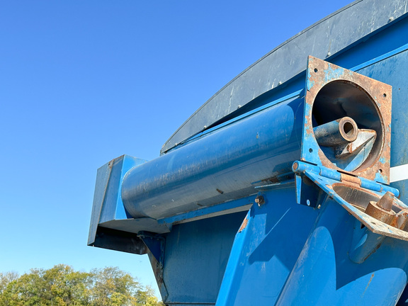 1996 Kinze 1040 Grain Cart