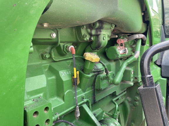 2015 John Deere 8370R Tractor