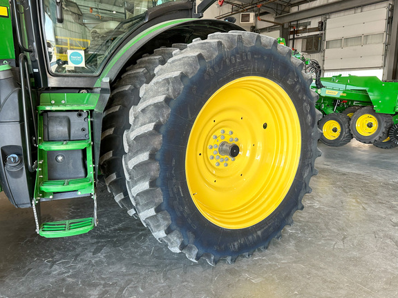 2015 John Deere 8370R Tractor