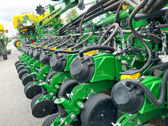 2022 John Deere DB60 Planter