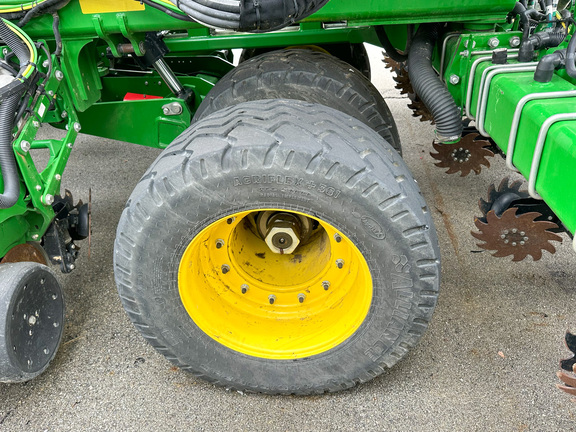 2022 John Deere DB60 Planter