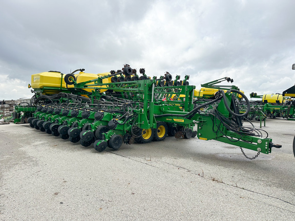 2022 John Deere DB60 Planter