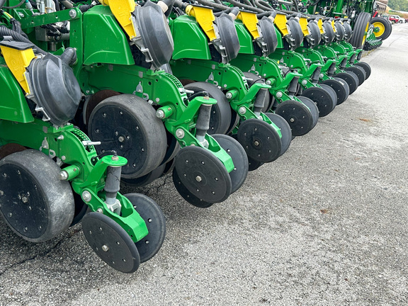 2022 John Deere DB60 Planter