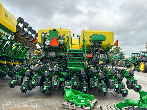 2022 John Deere DB60 Planter