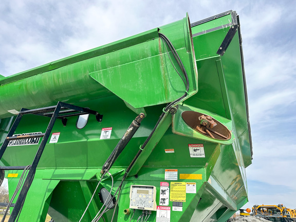 2004 Frontier GC1110 Grain Cart