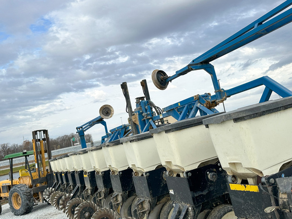 2003 Kinze 3600 Planter