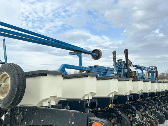 2003 Kinze 3600 Planter