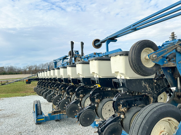 2003 Kinze 3600 Planter