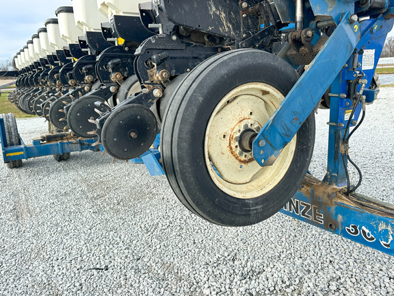 2003 Kinze 3600 Planter