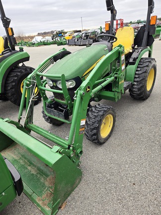 2015 John Deere 2025R Tractor Compact