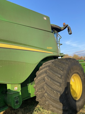 2017 John Deere S680 Combine