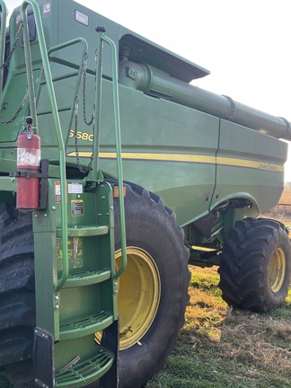 2017 John Deere S680 Combine