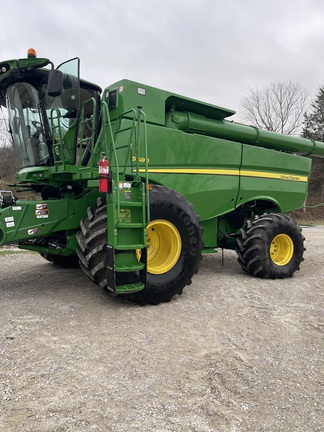 2017 John Deere S680 Combine