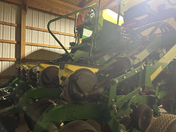 2016 John Deere 1795 Planter