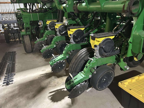 2016 John Deere 1795 Planter