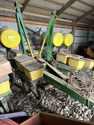 1976 John Deere 7000 Planter