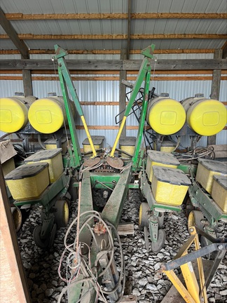 1976 John Deere 7000 Planter