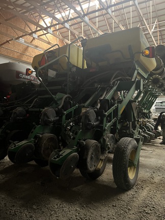 2010 John Deere 1790 Planter