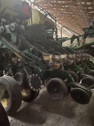 2010 John Deere 1790 Planter