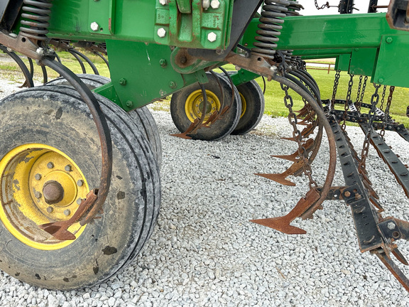 2014 John Deere 2210 Field Cultivator