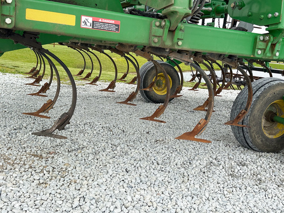 2014 John Deere 2210 Field Cultivator