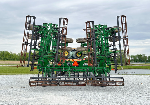 2014 John Deere 2210 Field Cultivator