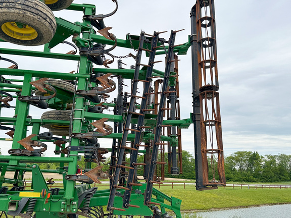 2014 John Deere 2210 Field Cultivator