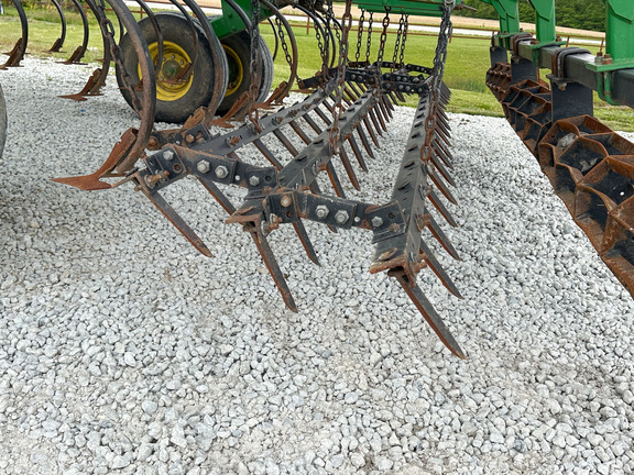 2014 John Deere 2210 Field Cultivator