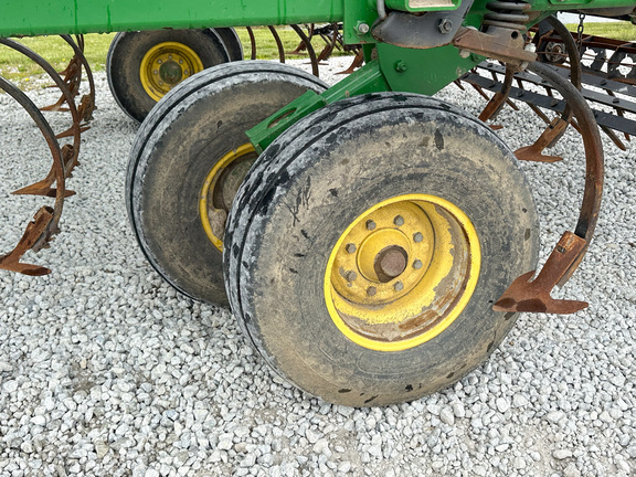 2014 John Deere 2210 Field Cultivator