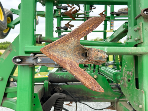 2014 John Deere 2210 Field Cultivator