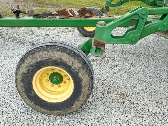 2014 John Deere 2210 Field Cultivator