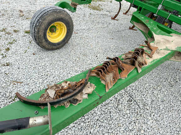 2014 John Deere 2210 Field Cultivator
