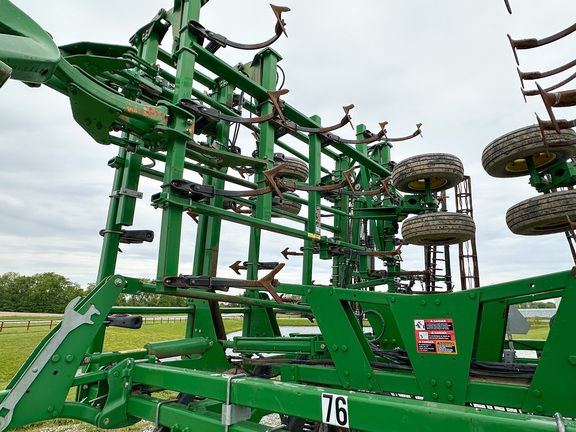 2014 John Deere 2210 Field Cultivator