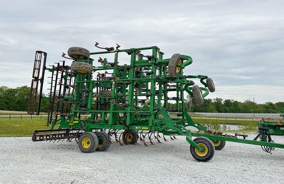 2014 John Deere 2210 Field Cultivator