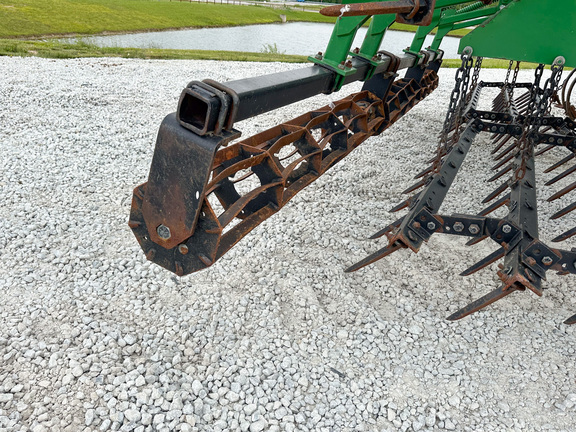 2014 John Deere 2210 Field Cultivator