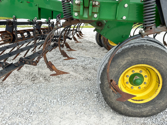 2014 John Deere 2210 Field Cultivator