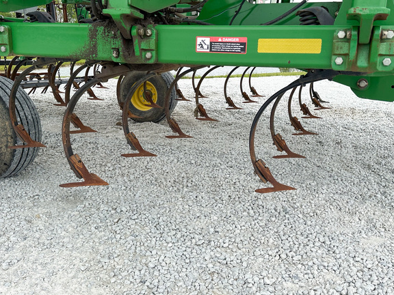 2014 John Deere 2210 Field Cultivator