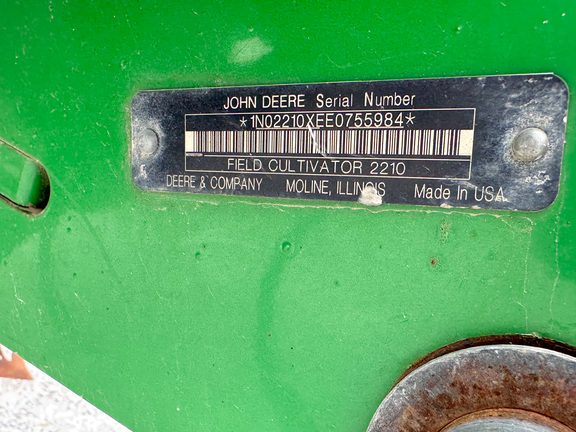 2014 John Deere 2210 Field Cultivator