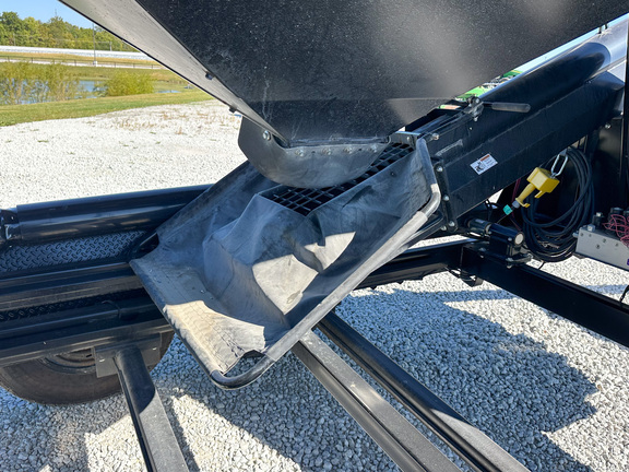 2023 J&M 290 Seed Tender Tender