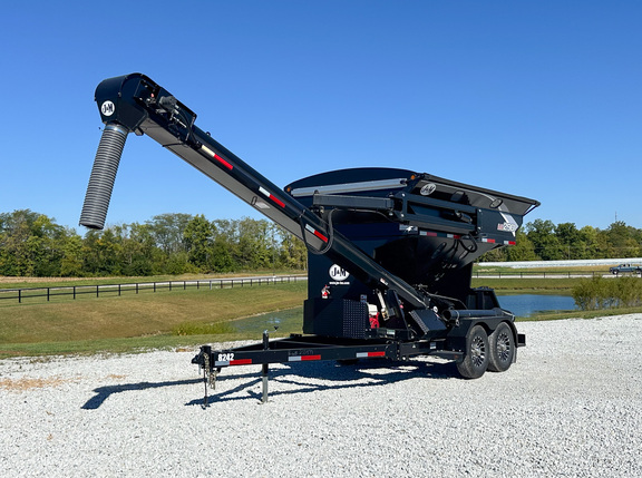 2023 J&M 290 Seed Tender Tender