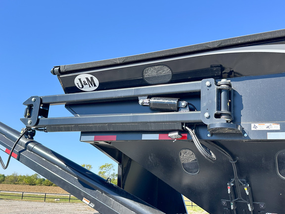 2023 J&M 290 Seed Tender Tender