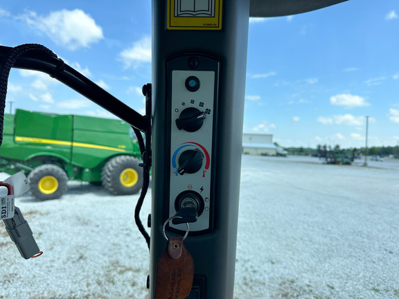 2013 Challenger MT855C Tractor Rubber Track