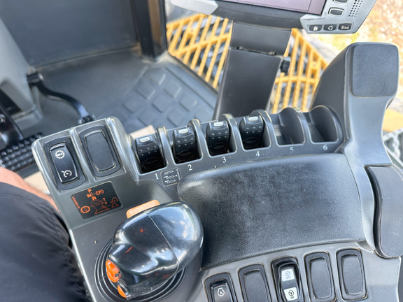 2013 Challenger MT855C Tractor Rubber Track