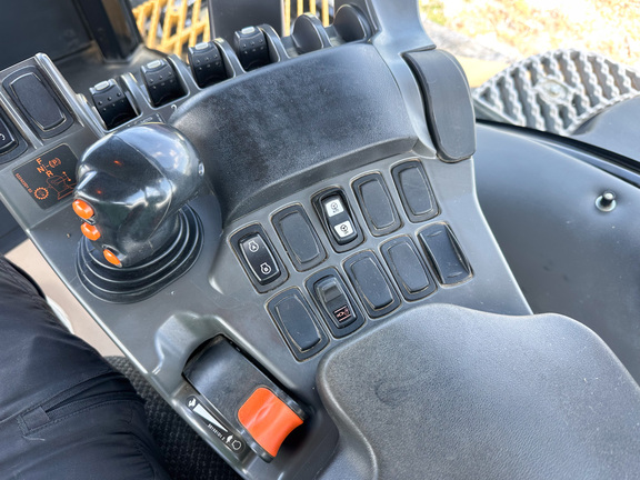 2013 Challenger MT855C Tractor Rubber Track