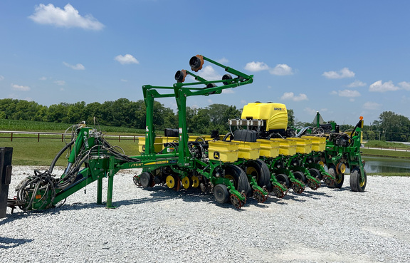 2017 John Deere 1775NT Planter